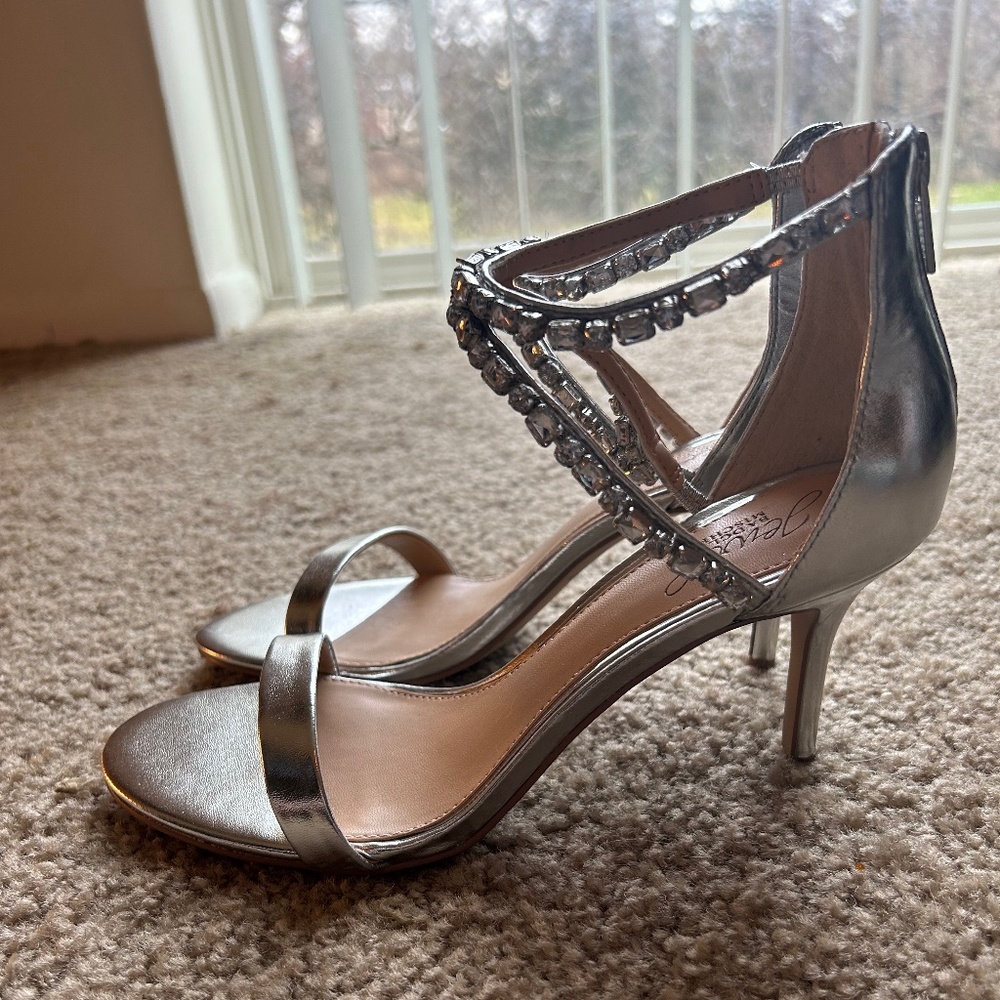 Badgley Mischka NWOT Jewel Collection Silver Heels With Crystal Ankle Straps 8.5